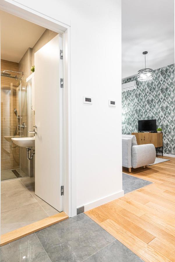 Vertigo One Bedroom Apartment-Free Private Parking Novi Sad Eksteriør bilde