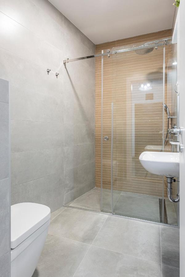 Vertigo One Bedroom Apartment-Free Private Parking Novi Sad Eksteriør bilde
